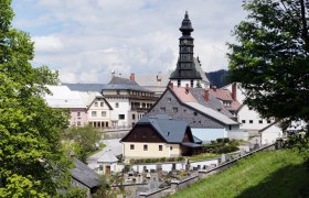 Der beschauliche Wallfahrtsort Annaberg ist Startpunkt dieser Etappe, © weinfranz.at