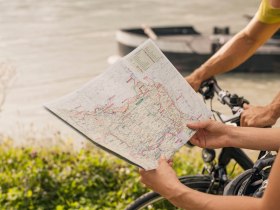 Kartenorientierung am Donauradweg, © Donau NÖ Tourismus/Andreas Hofer