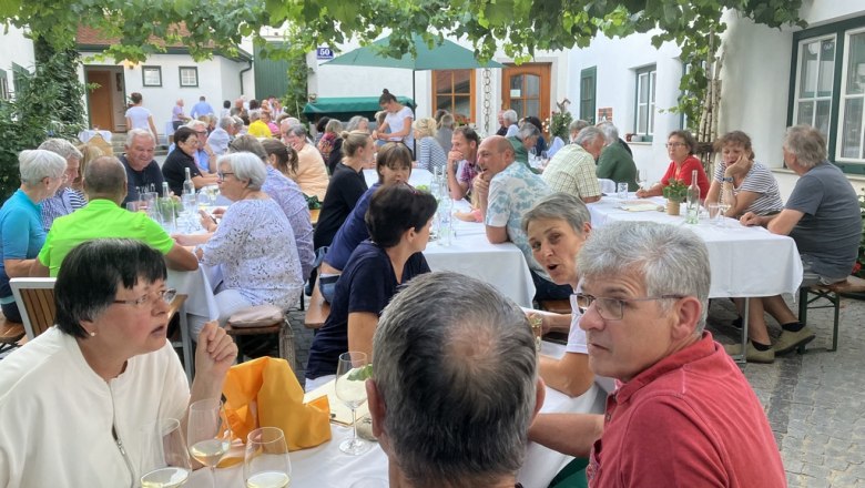 Unterhaltsame Stimmung im Winzerhof der Familie Ruttenstock, © Weingut Ruttenstock