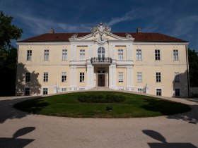 Start und Ziel der Tour ist Liechtenstein Schloss Wilfersdorf, © Weinviertel Tourismus / POV Robert Herbst